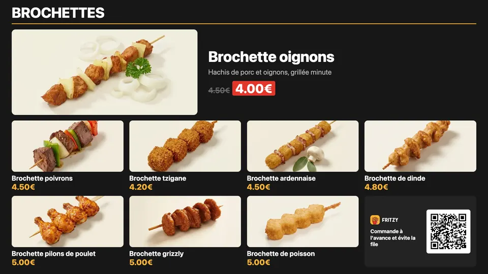 Écran menu Fritzy avec un produit mis en avant : une brochette en promo en grand, les autres brochettes en photos et un QR code pour commander à l'avance